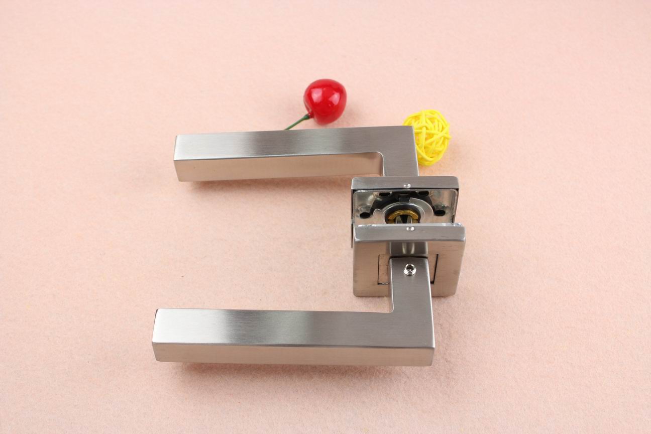 Made in China timber door lock,door lock types